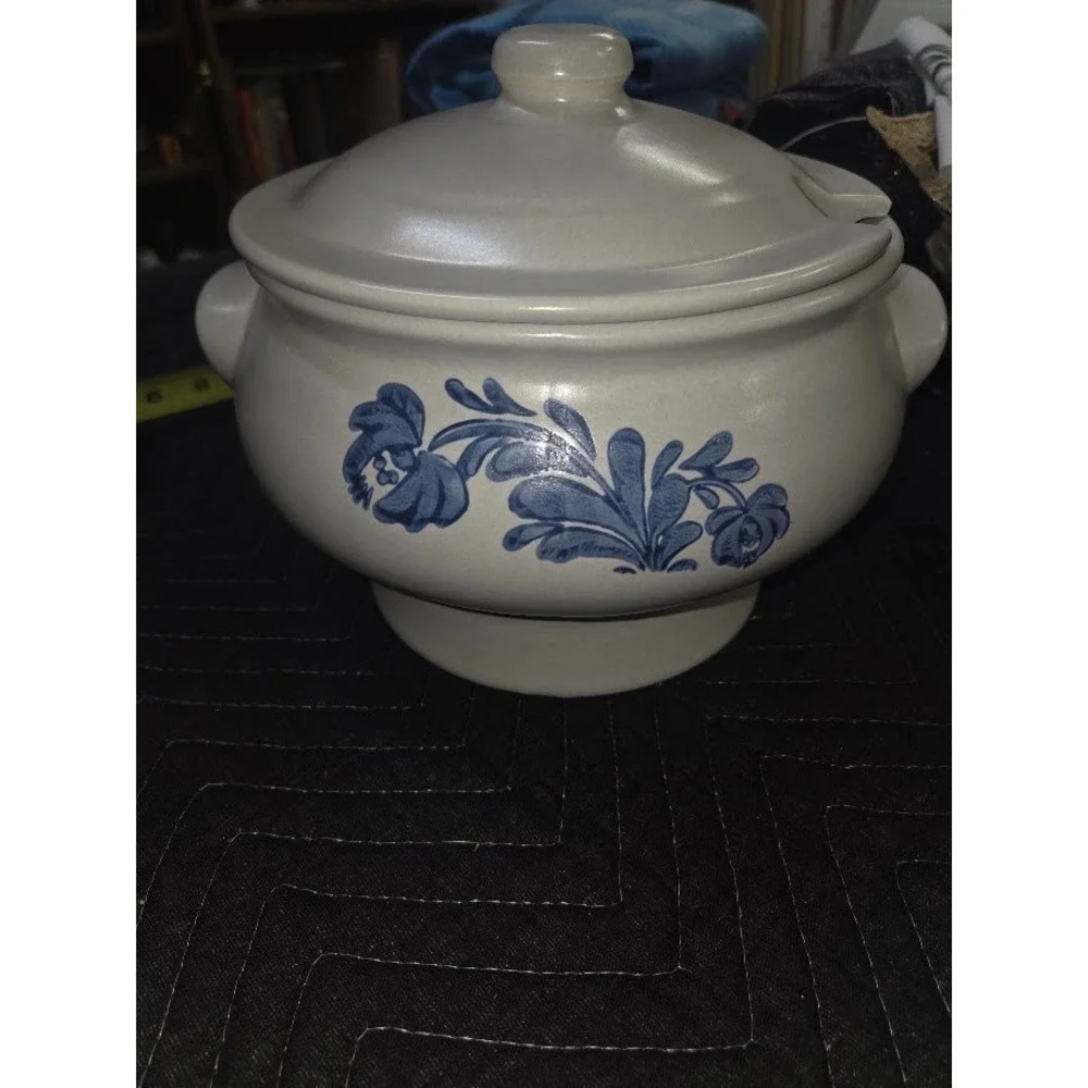 Vintage Pfaltzgraff Yorktowne Stoneware Soup Tureen with Lid Blue Floral Gray